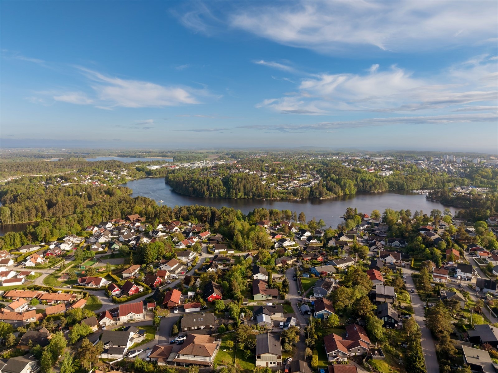 Fra eiendommen er det kort vei til Vansjø, som er et populært område for bading, padling og turer langs vannet. Galleribilde
