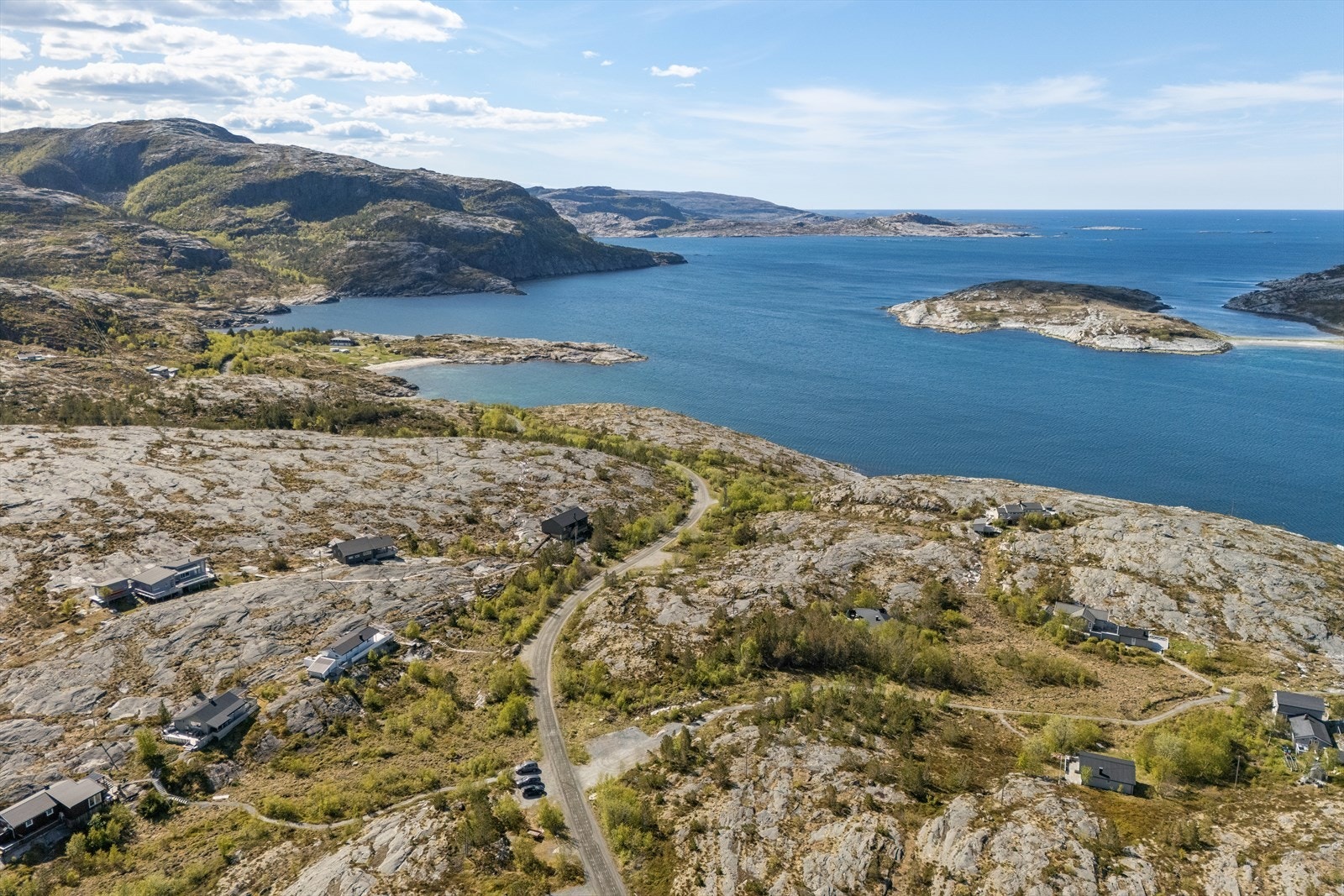 Vik Båtforening ligger kun en kort kjøretur unna, med tilgang til sjøen. Galleribilde