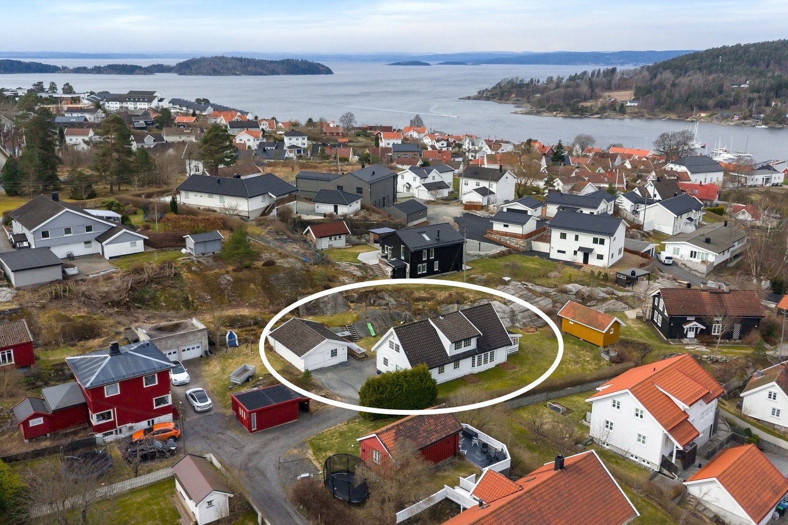 Ragnhild Felix v/ASK Foss har gleden av å presentere Sonsveien 7B. Galleribilde