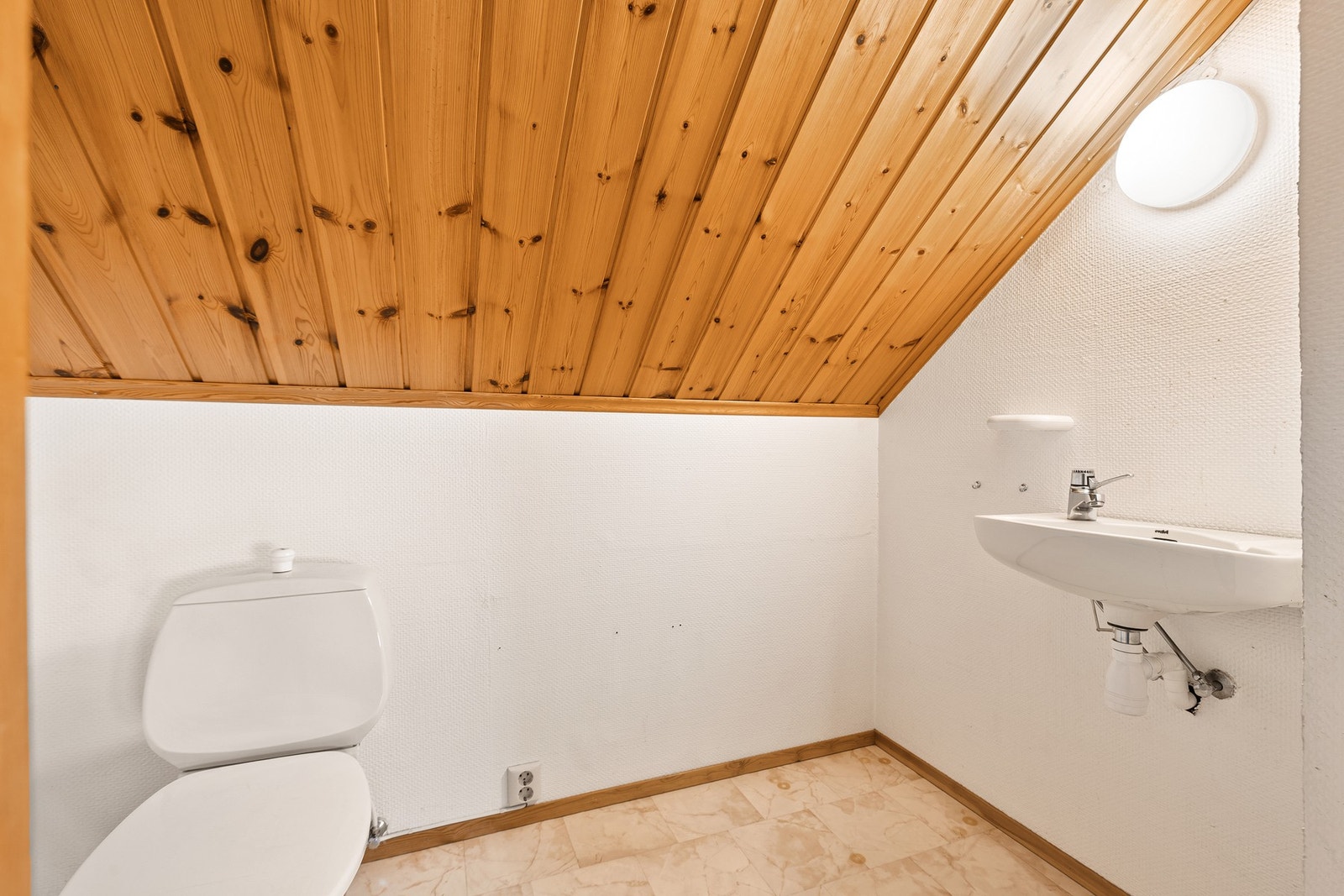 Toalettrom med servant. Galleribilde