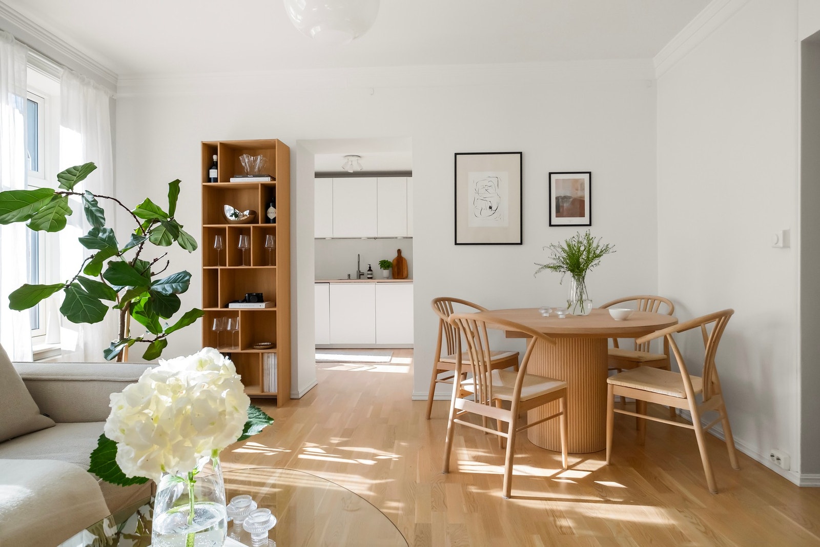 De gode sol- og lysforholdene er noe selger vil savne med denne boligen. Galleribilde