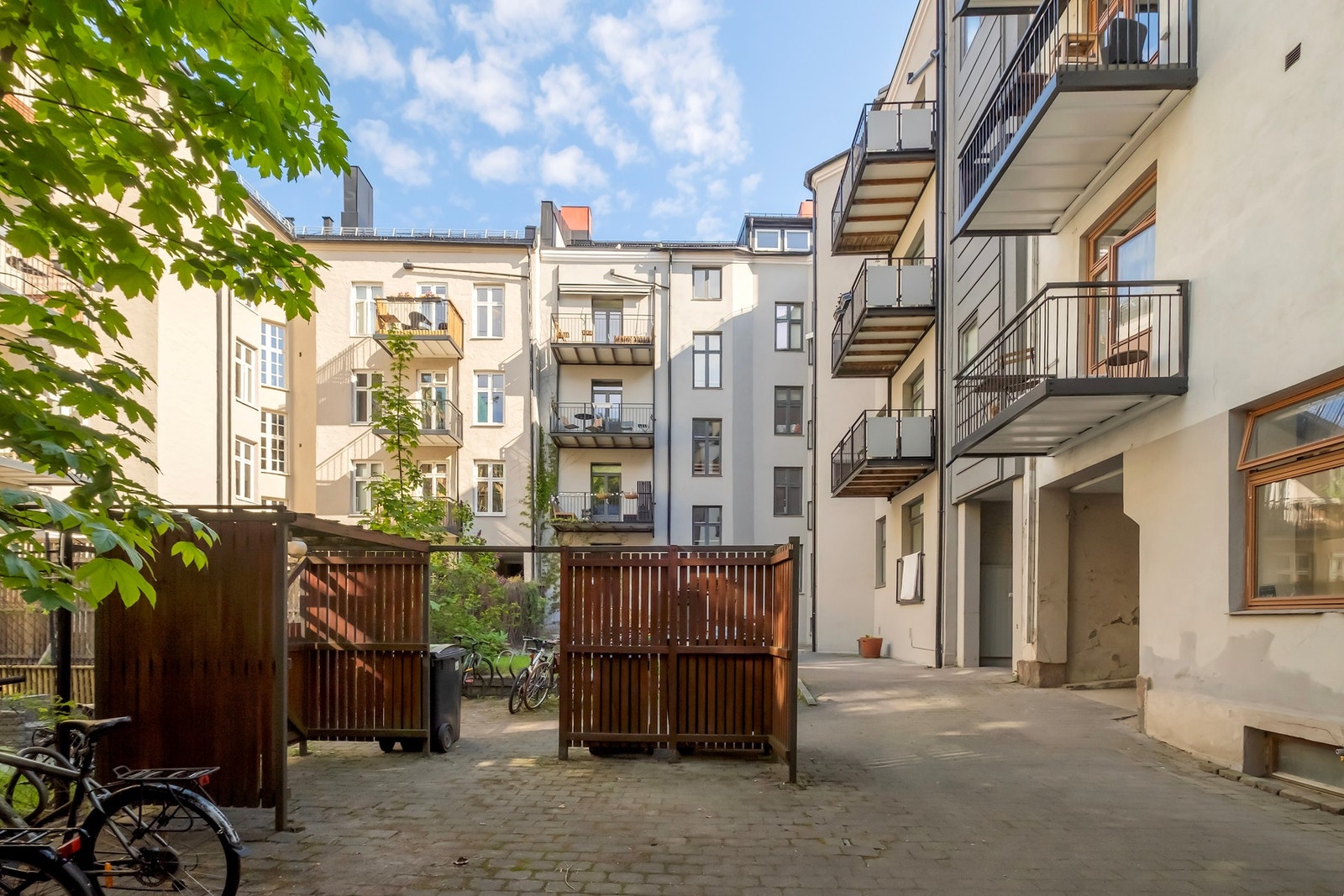 Fasadene ble pusset opp og vinduer skiftet i 2019. Galleribilde