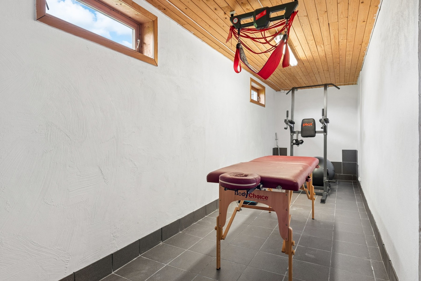 Etasjen gir boligen mange praktiske bruksområder og godt med lagringsplass. Galleribilde