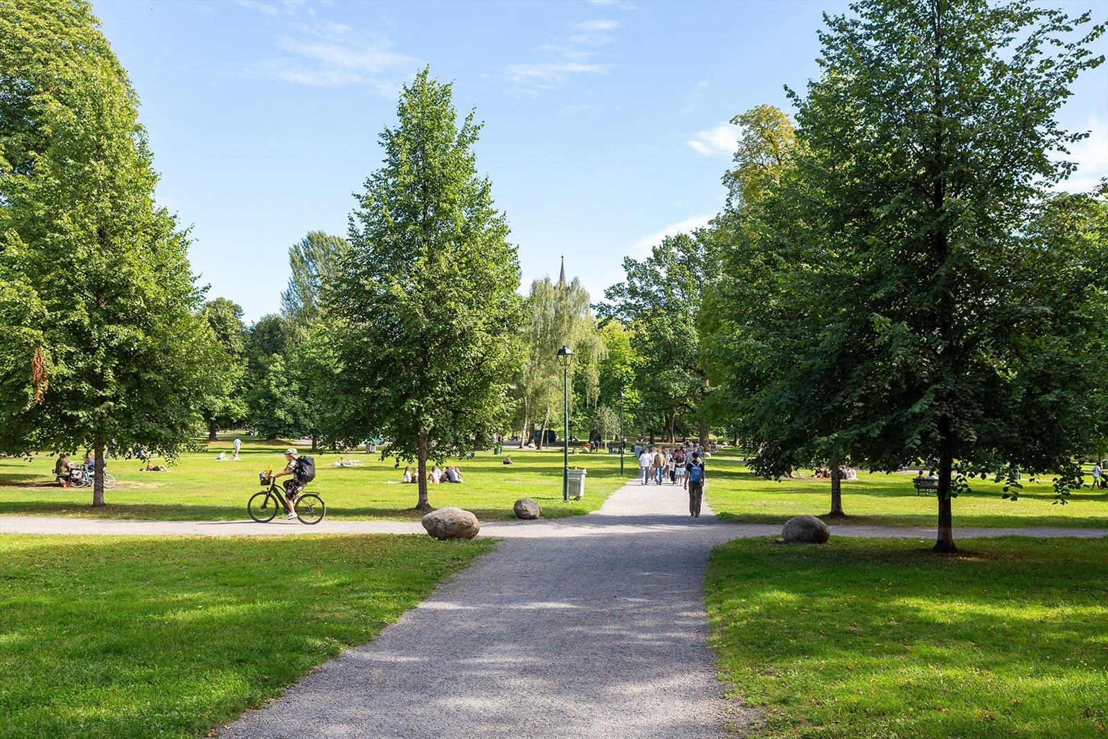Sofienbergparken ligger i gangavstand og byr på grønne uteområder Galleribilde