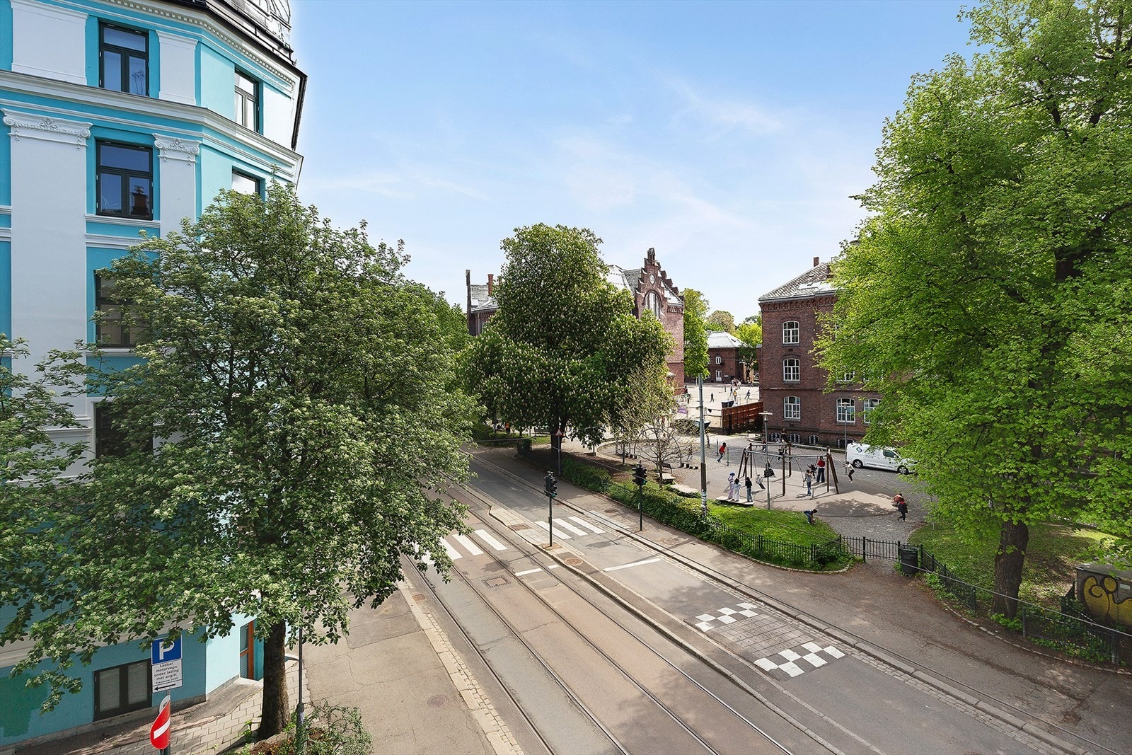 Utsyn mot Trondheimsveien med trikkeforbindelse i nærområdet Galleribilde