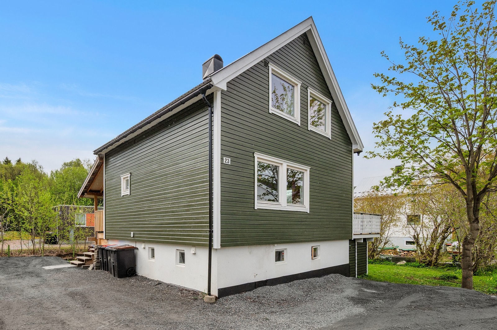EiendomsMegler 1 v/Sondre Jakobsen ønsker hjertelig velkommen til denne flotte eneboligen på Seljestad. Foto: H5. Galleribilde