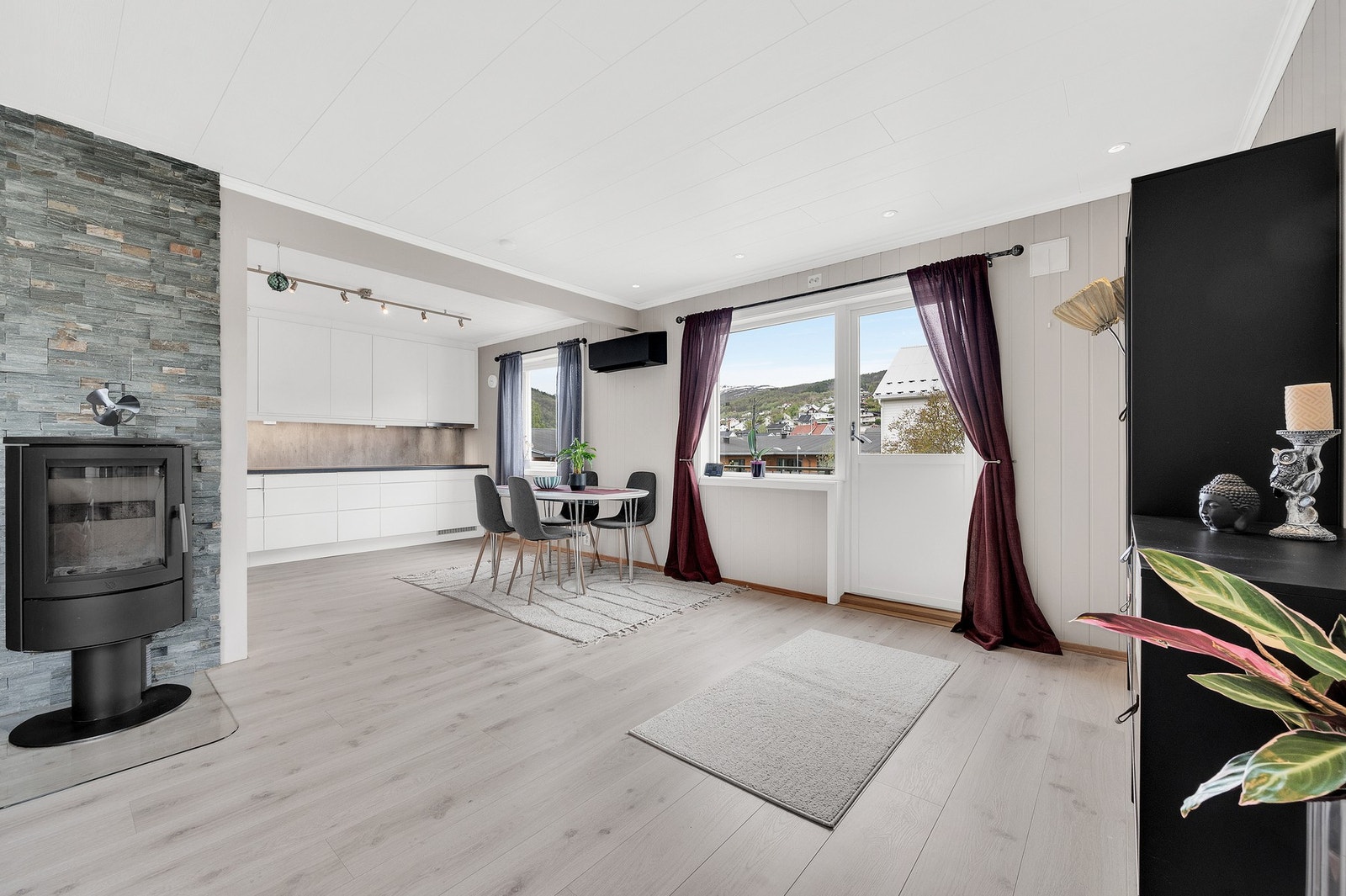 Vedfyring kommer godt med i alle hjem. Foto: H5 Galleribilde