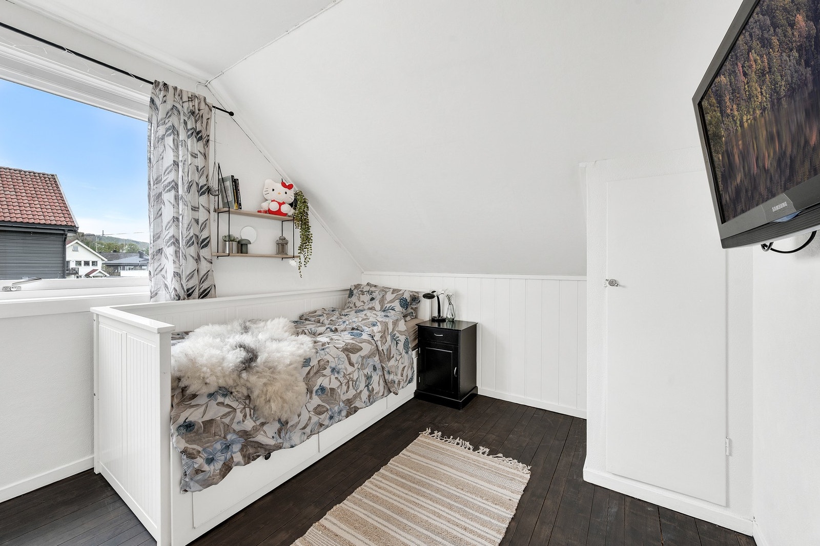 Loftsetasjen inneholder tre soverom, en bod og et kott, som gir gode lagringsmuligheter. Foto: H5 Galleribilde