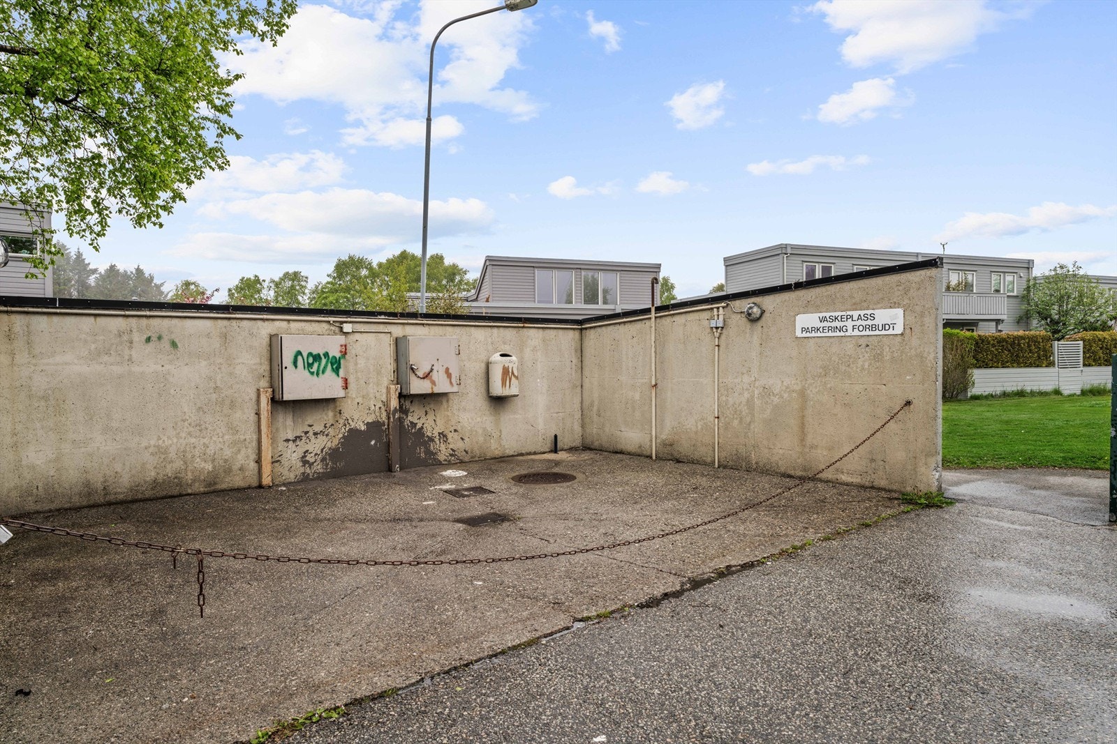 Borettslaget har felles vaskeplass for bil. Galleribilde