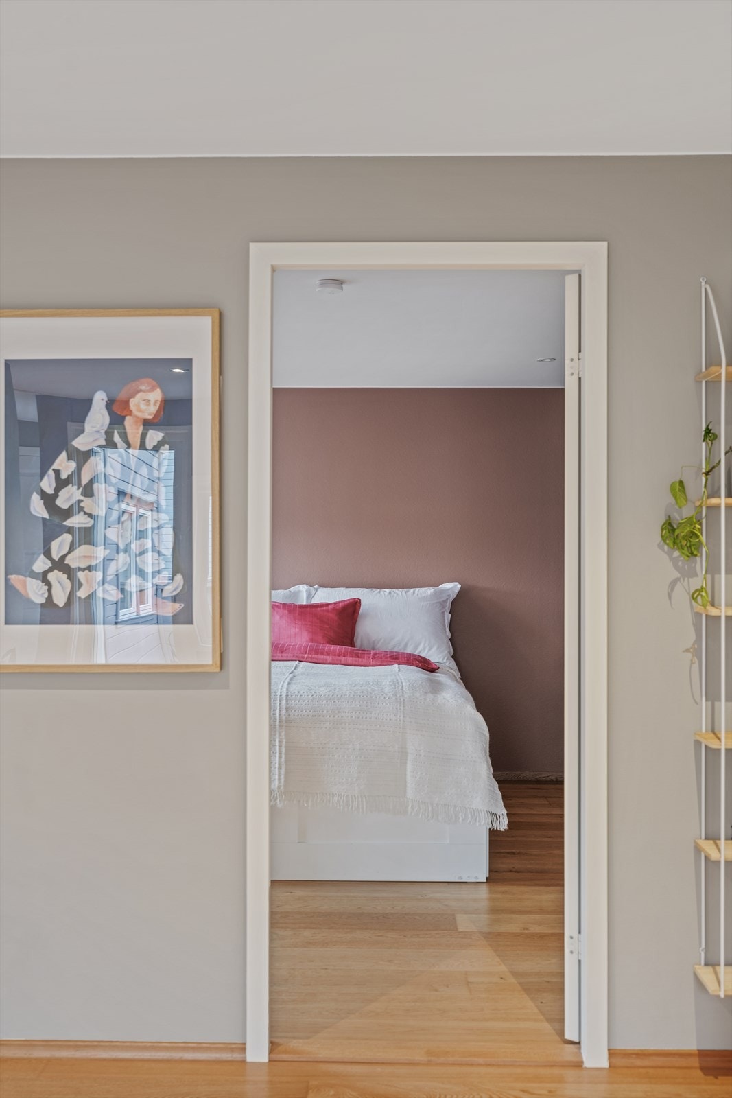 Fra stuen er det adkomst til hovedsoverommet. Galleribilde