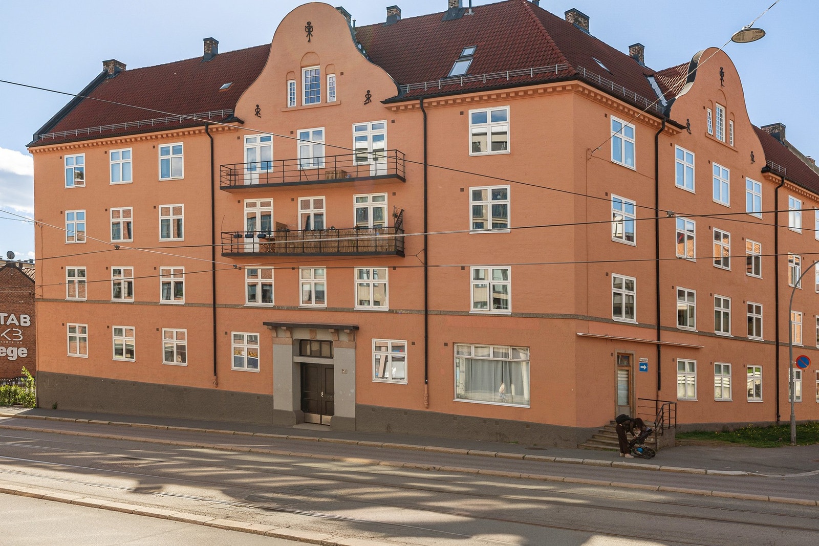 Velkommen til et hyggelig borettslag i en velholdt og klassisk bygård! Galleribilde