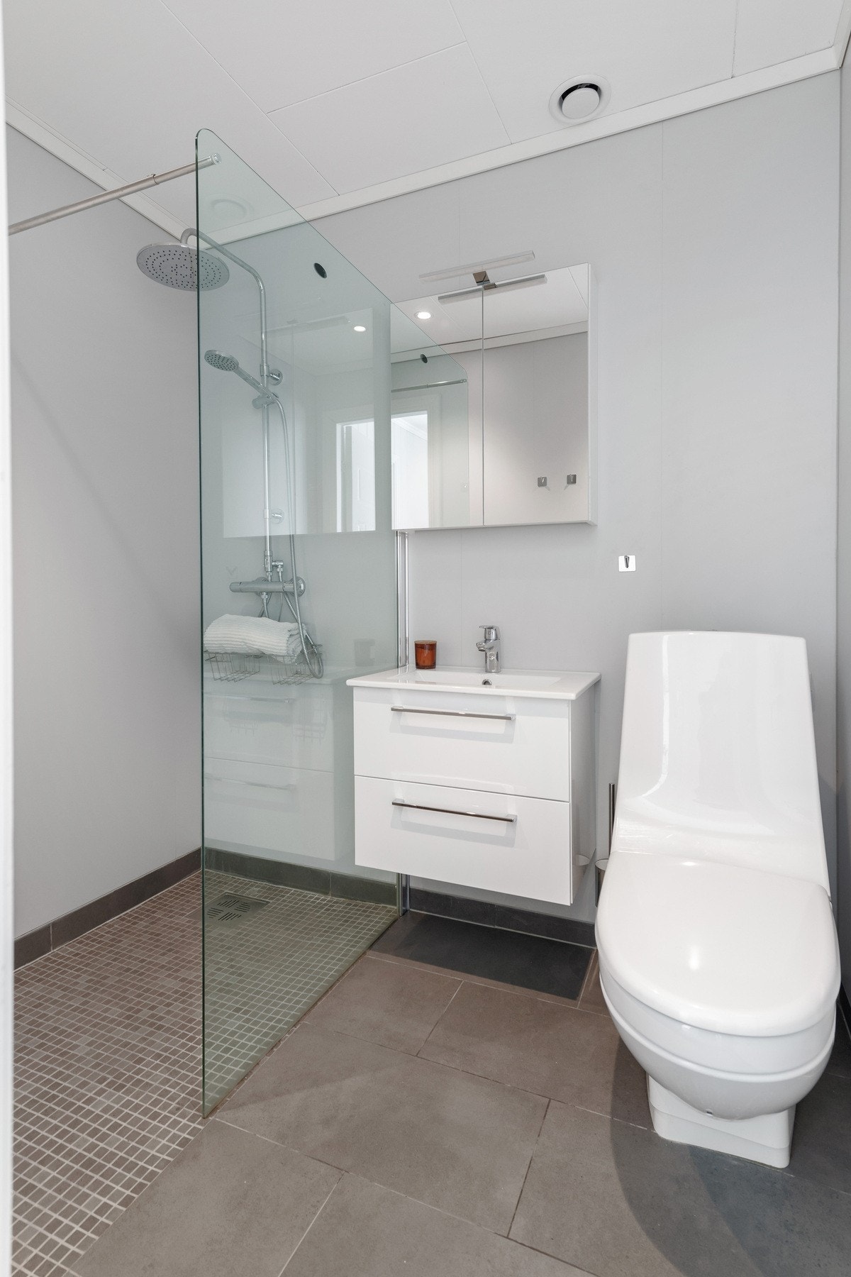 Badet i 1. etasje ble oppusset i 2021 Galleribilde