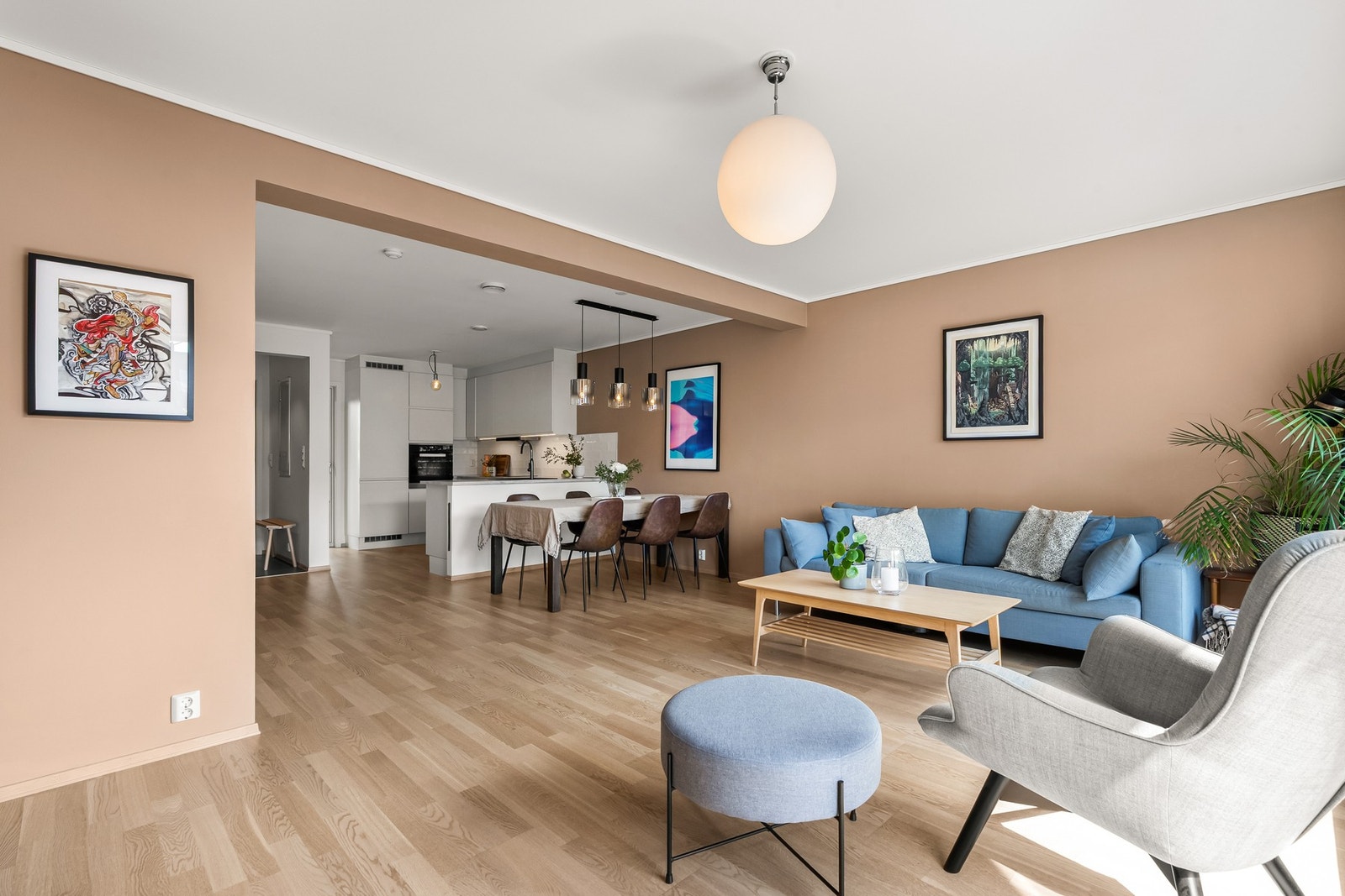 Det er vannbåren gulvvarme i hele 1. etasje. Galleribilde