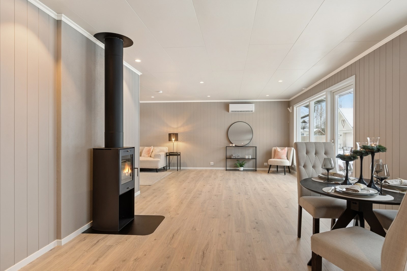 Under rehabiliteringen er det brukt gode materialer og huset er innredet i smakfulle farger. Galleribilde