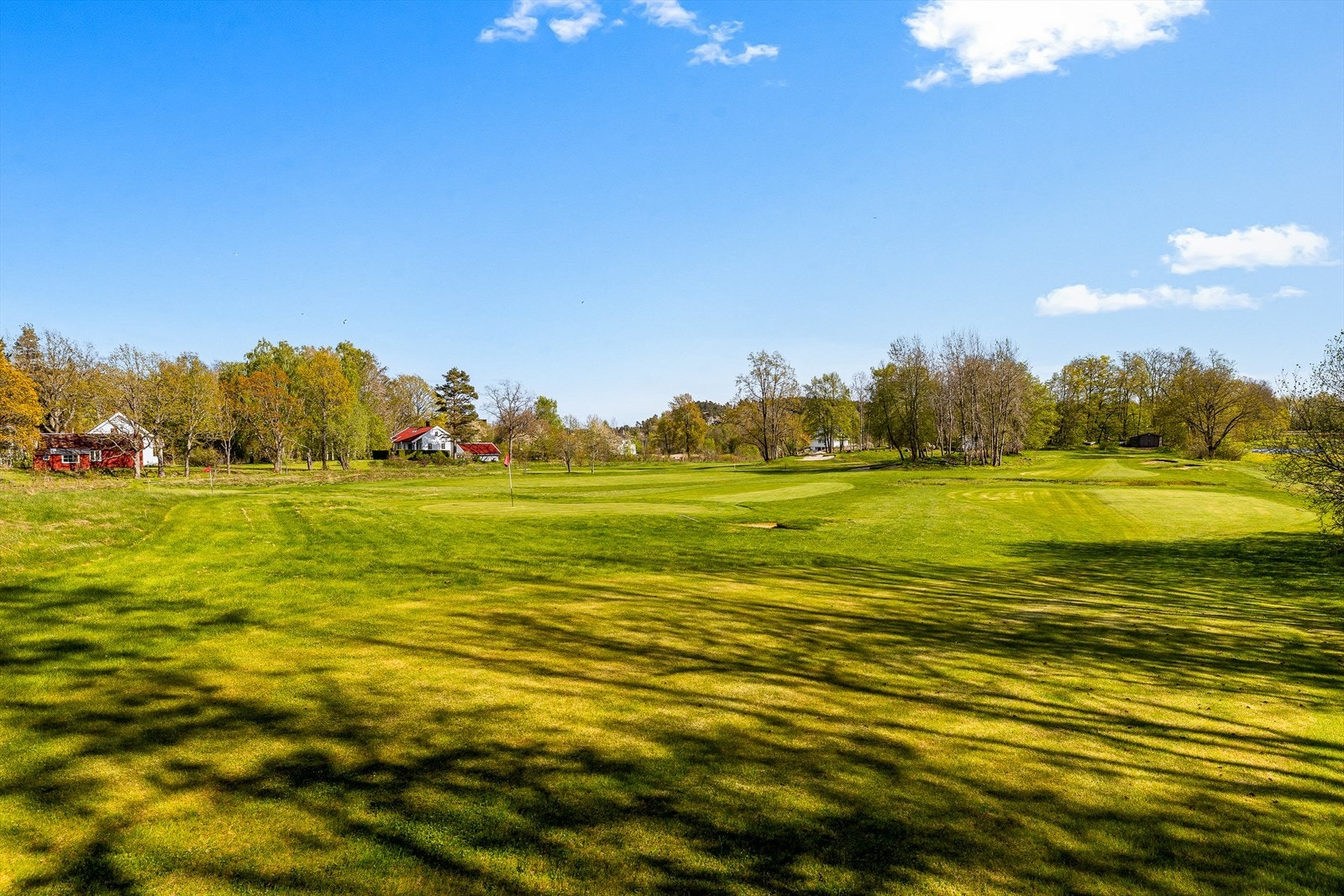 Nærområdet byr på flotte rekreasjonsmuligheter, inkludert golfbane og turstier. Galleribilde
