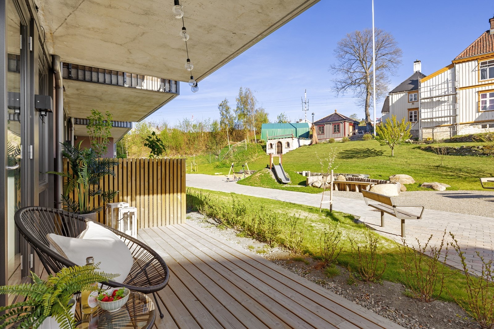 De flotte fellesområdene byr på grønne plenarealer, lekeplass og sittegrupper. Galleribilde