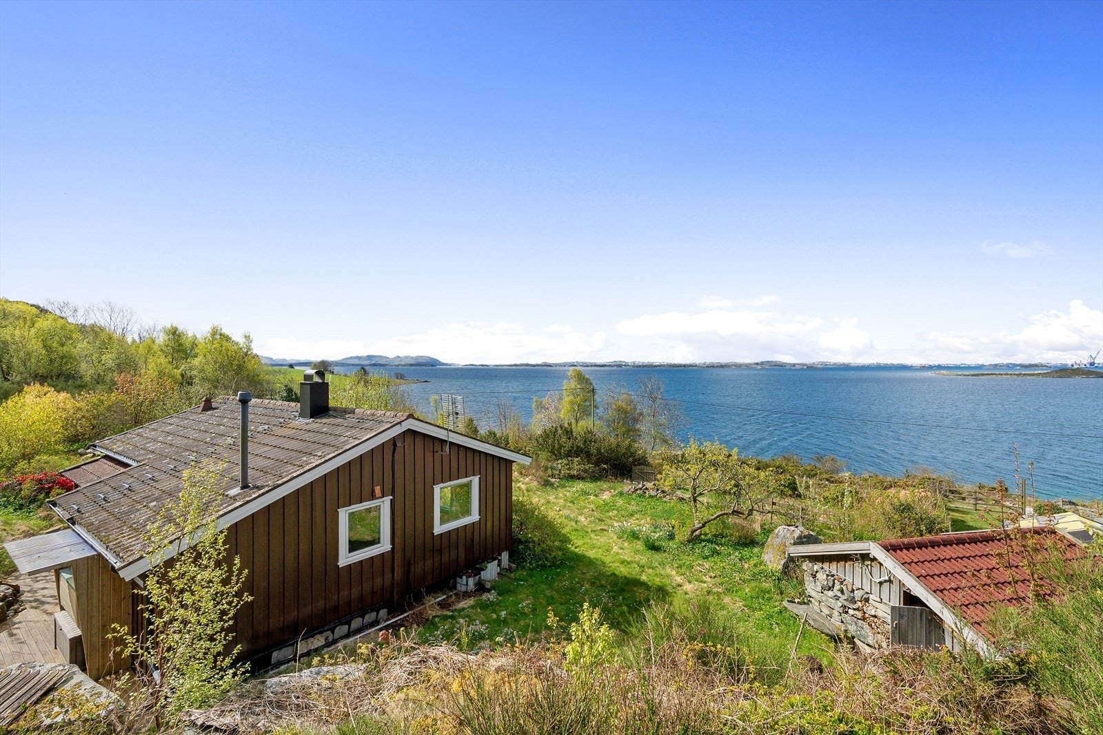 Velkommen til Sør-Hidle 87 - En koselig hytte med nydelig beliggenhet på Sør-Hidle, som bl.a. er kjent for flotte Flor og Fjære. Foto: Trond Erik Husvæg Galleribilde