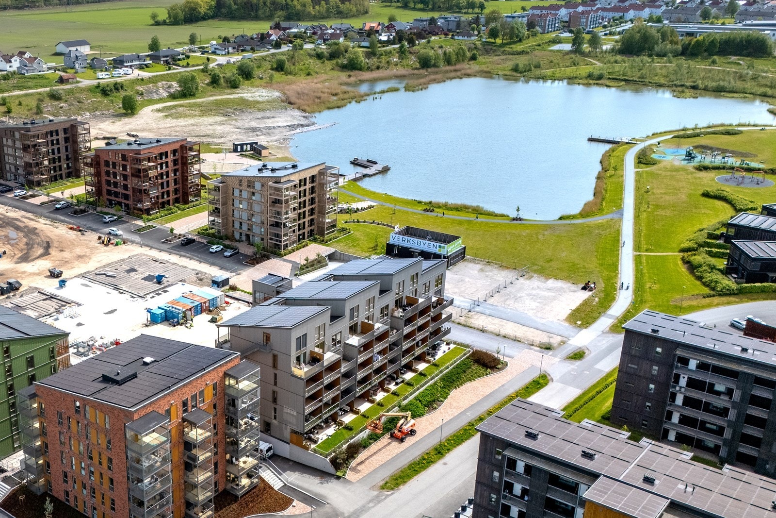 På østsiden ser du utgangspunktet for en planlagt, frodig park der det blir nydelige steinsatte sittesoner og lekeplasser. Galleribilde