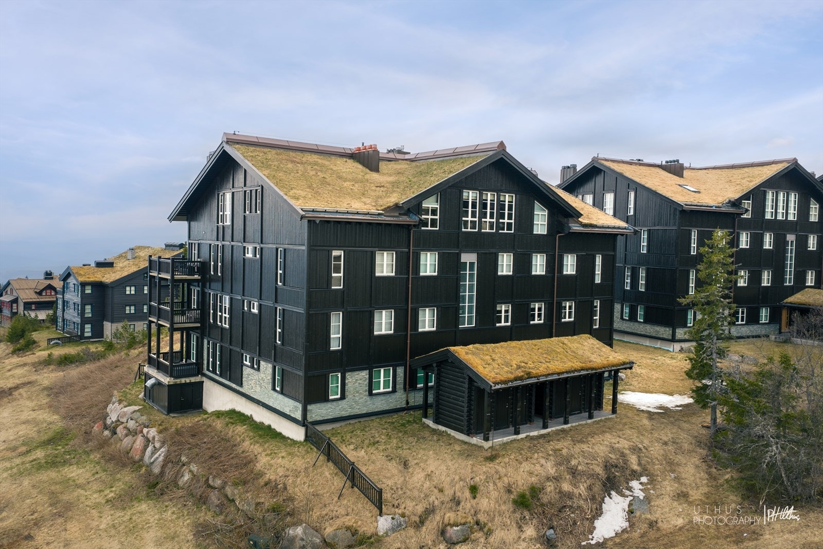 Leiligheten ligger i en solid og godt vedlikehold bygning Galleribilde