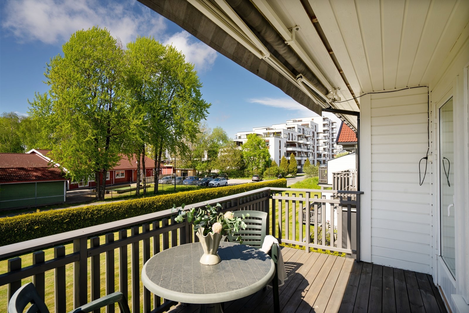 Fra stuen er det utgang til en balkong på ca. 9 m² med vestvendt orientering og gode solforhold. Galleribilde