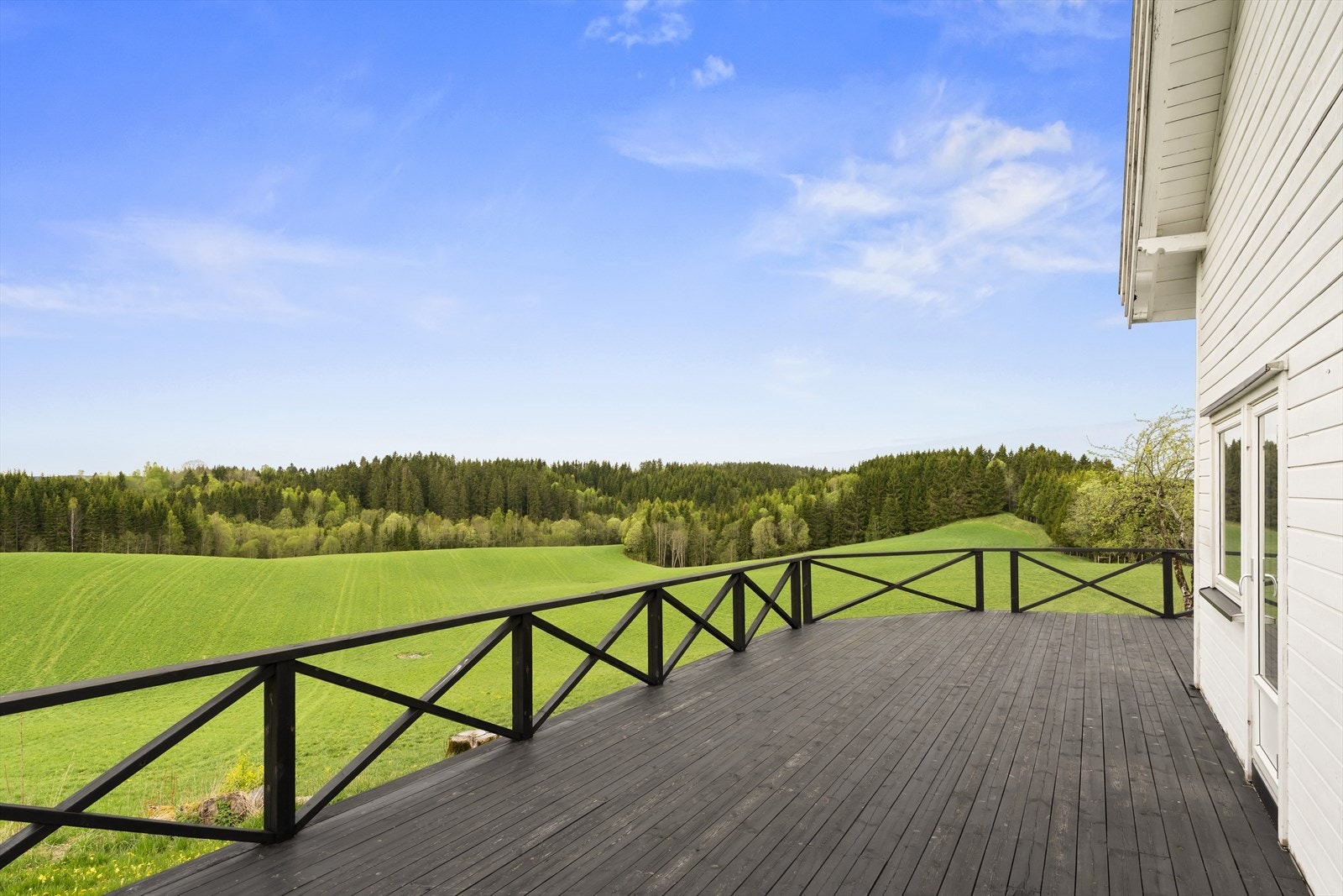 Eiendommen har en idyllisk og landlig beliggenhet omgitt av vakker natur. Galleribilde