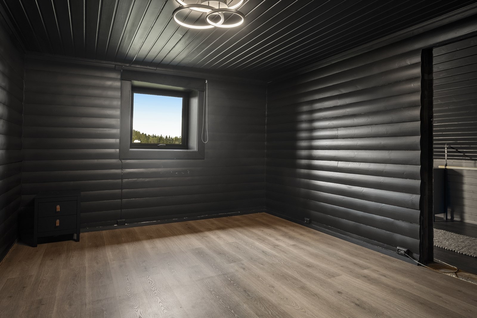 Hovedsoverommet har innenforliggende walk-in closet. Galleribilde