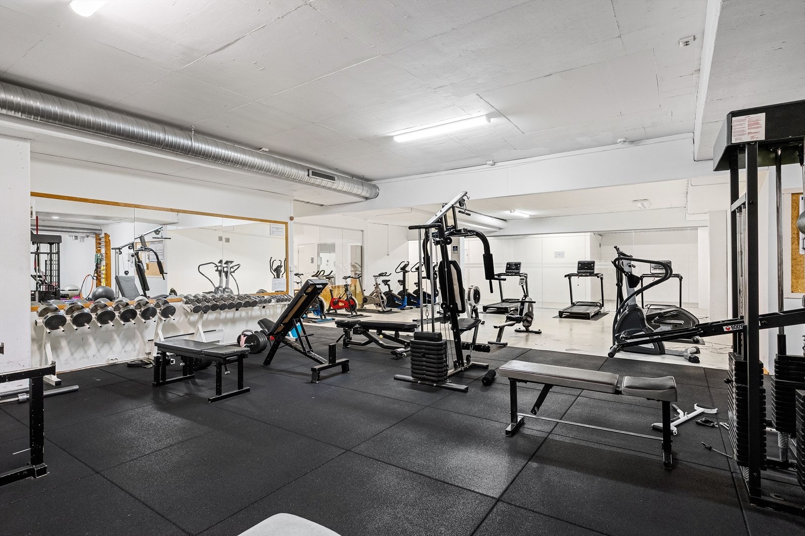 Her får du også tilgang til treningsrom og squashhall Galleribilde