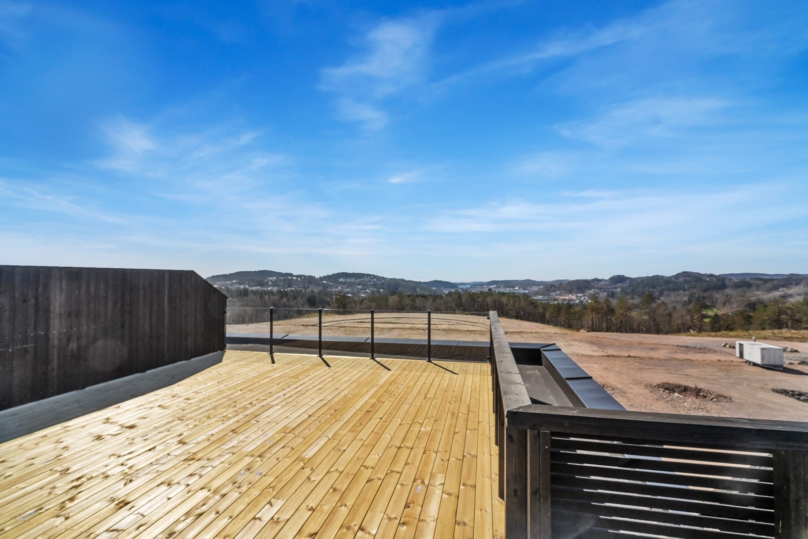 Det er mulighet for å etablere en takterrasse for ytterligere uteplass og utsikt mot tillegg i prisen. (Illustrasjonsbilde fra tilsvarende leilighet) Galleribilde