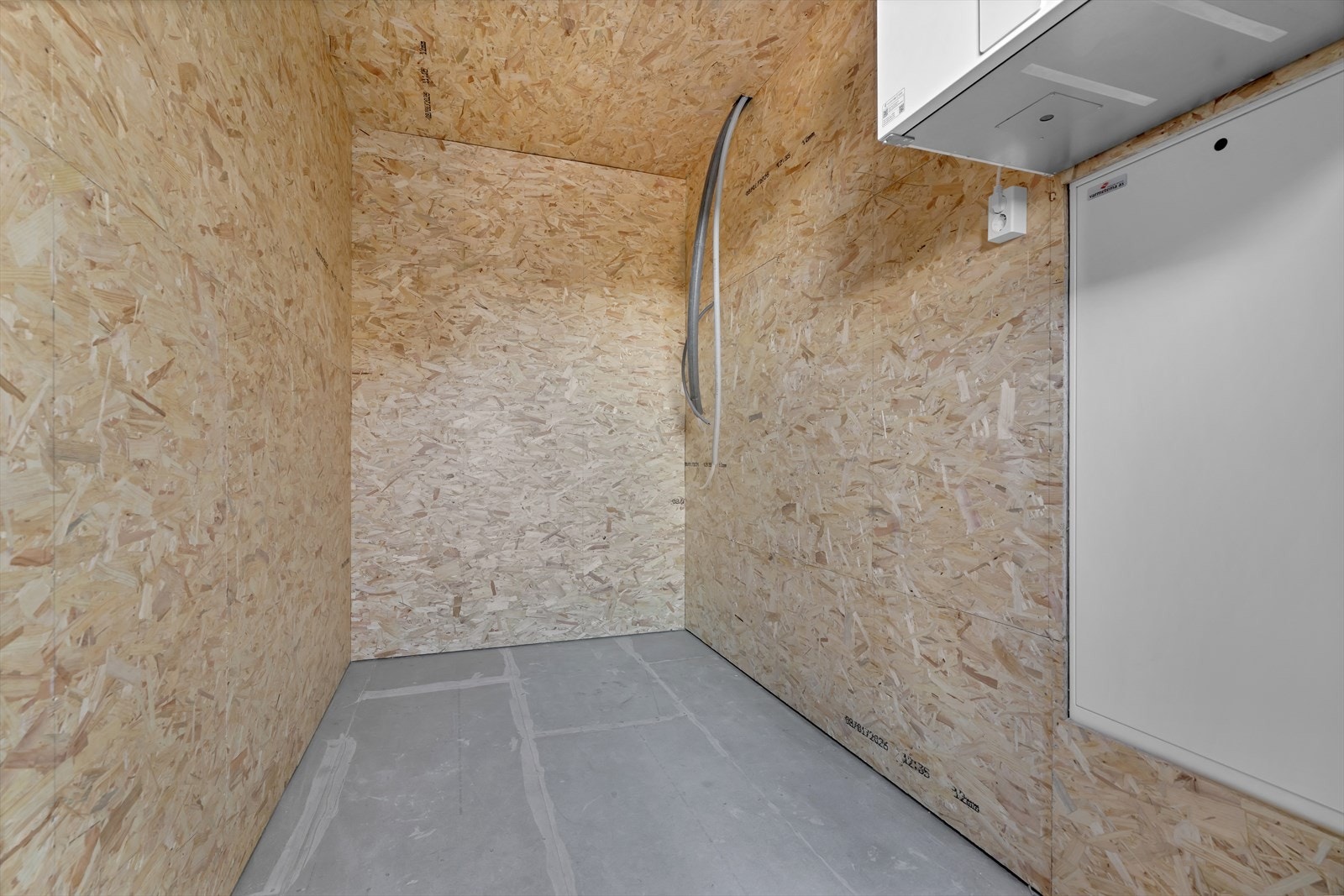 Praktisk utvendig sportsbod gir god lagringsplass. Galleribilde