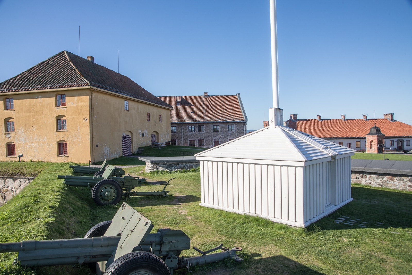 Ta turen opp til Øvrebyen med sin nostalgiske trehusbebyggelse og flotte Kongsvinger festning! Galleribilde