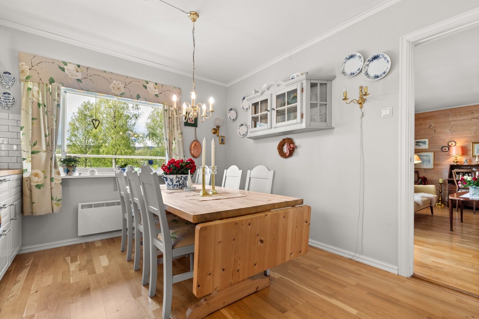 Her er det god plass til stort spisebord! Galleribilde