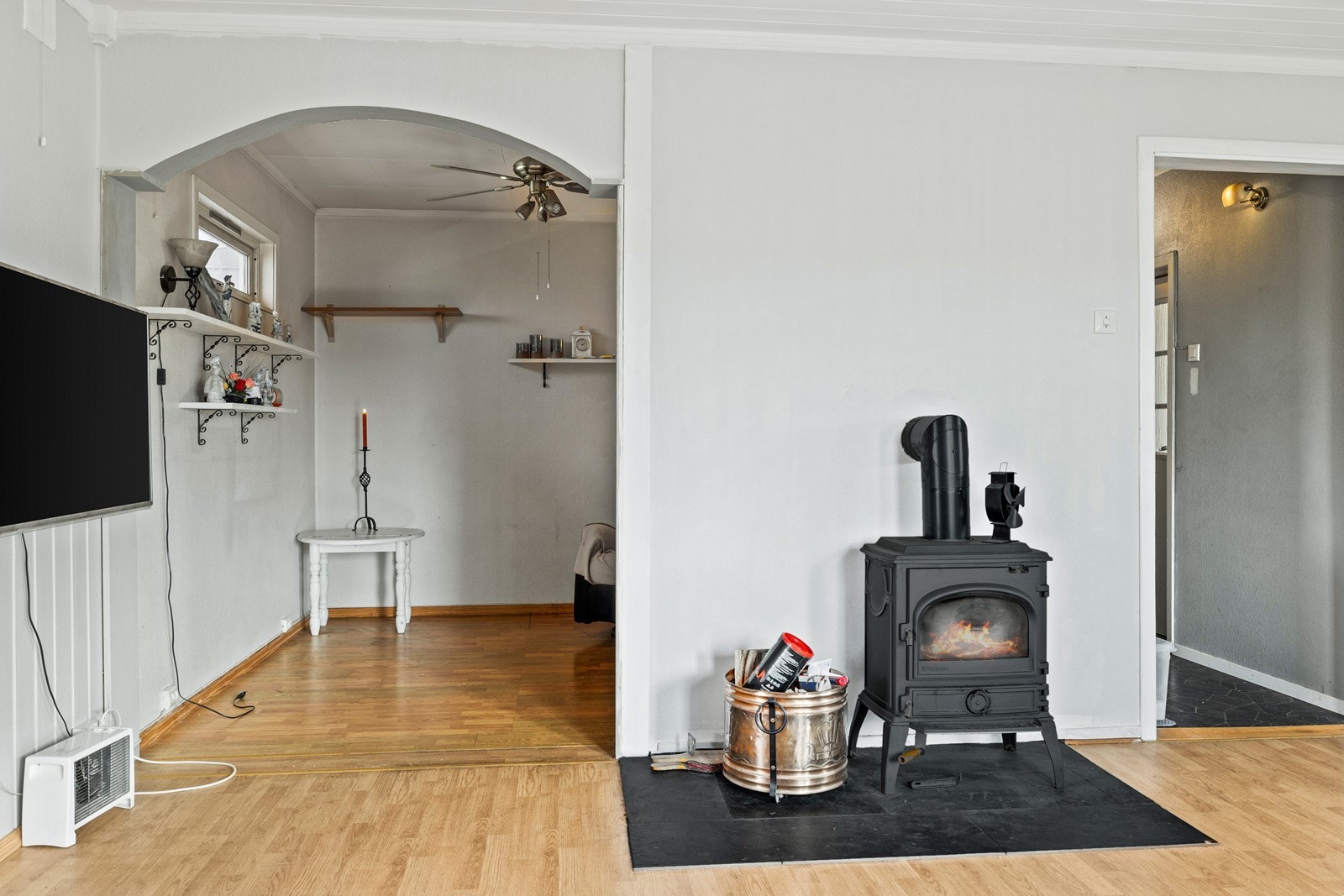 Fra stuen er det utgang til en delvis innebygget veranda på 22 m². Galleribilde