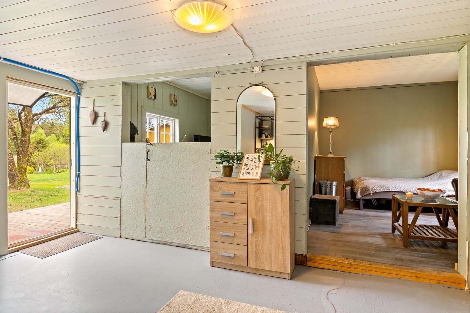 Et rom i stallen er innredet som soverom. Galleribilde