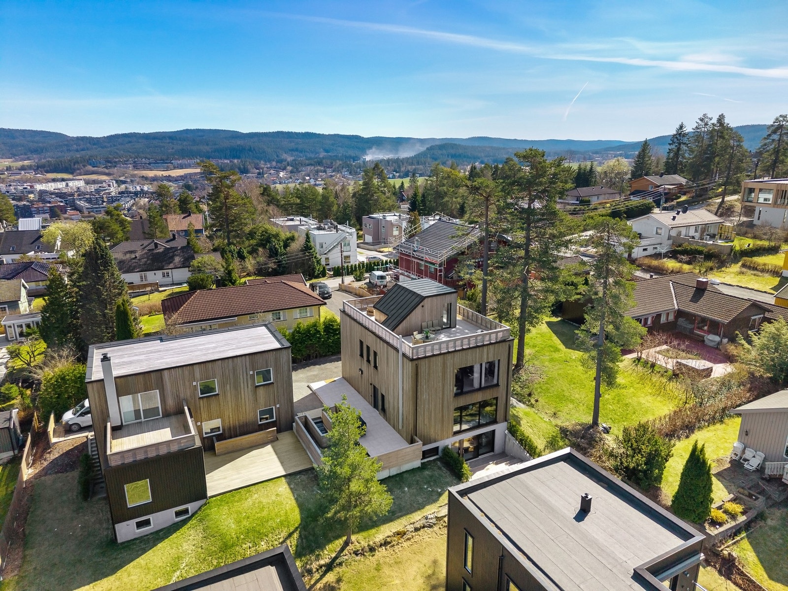 Tiltalende enebolig fra 2025 på 284 m² med gjennomgående god standard og moderne løsninger. Galleribilde