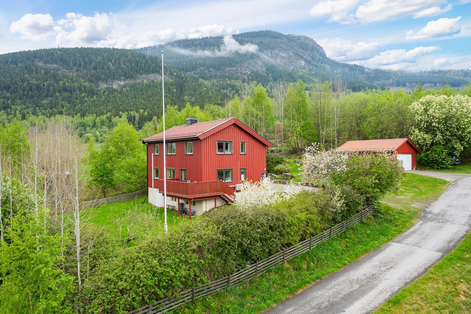 Eiendomsmegler 1 v/Unni Rolstad presenterer Torehaugvegen 14! Foto: Ivar Flagestad Galleribilde