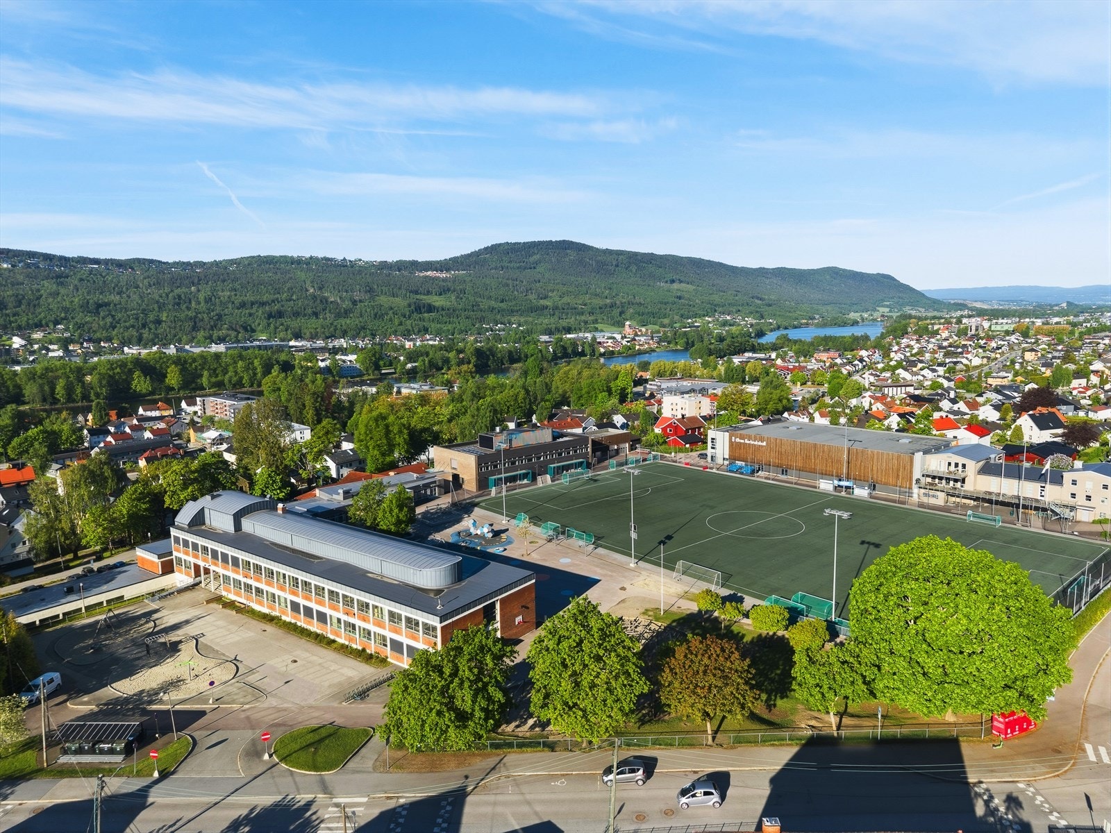 Kort gangavstand til Øren barneskole og idrettsanlegg Galleribilde