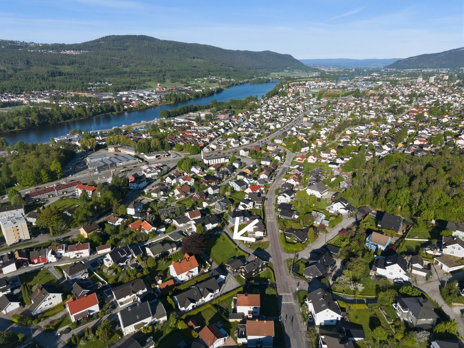Området har hovedvekt på eneboligbebyggelse med spredt arkitektur Galleribilde