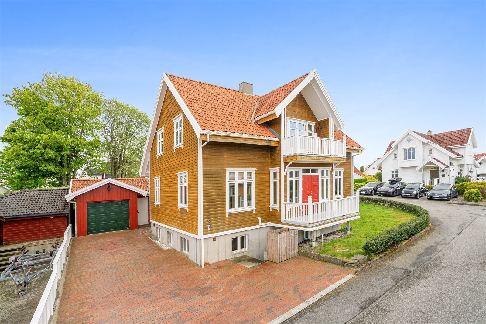 EiendomsMegler1 v/Thor Erik Nilsen presenterer denne flotte og innholdsrike eneboligen i Børeringen 3. Foto: Trond-Eirik Husvæg. Galleribilde