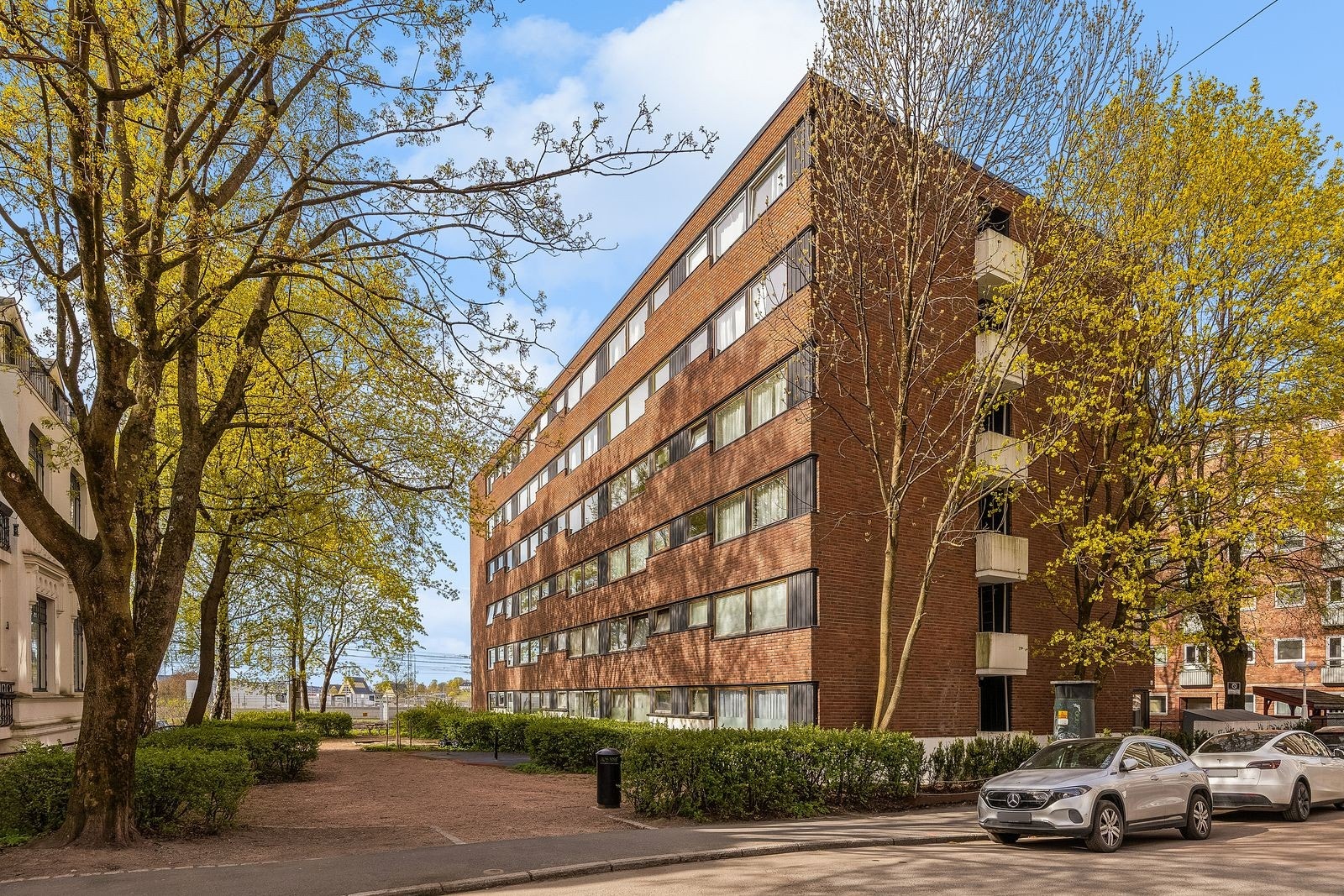 Fasade- gate parkering Galleribilde