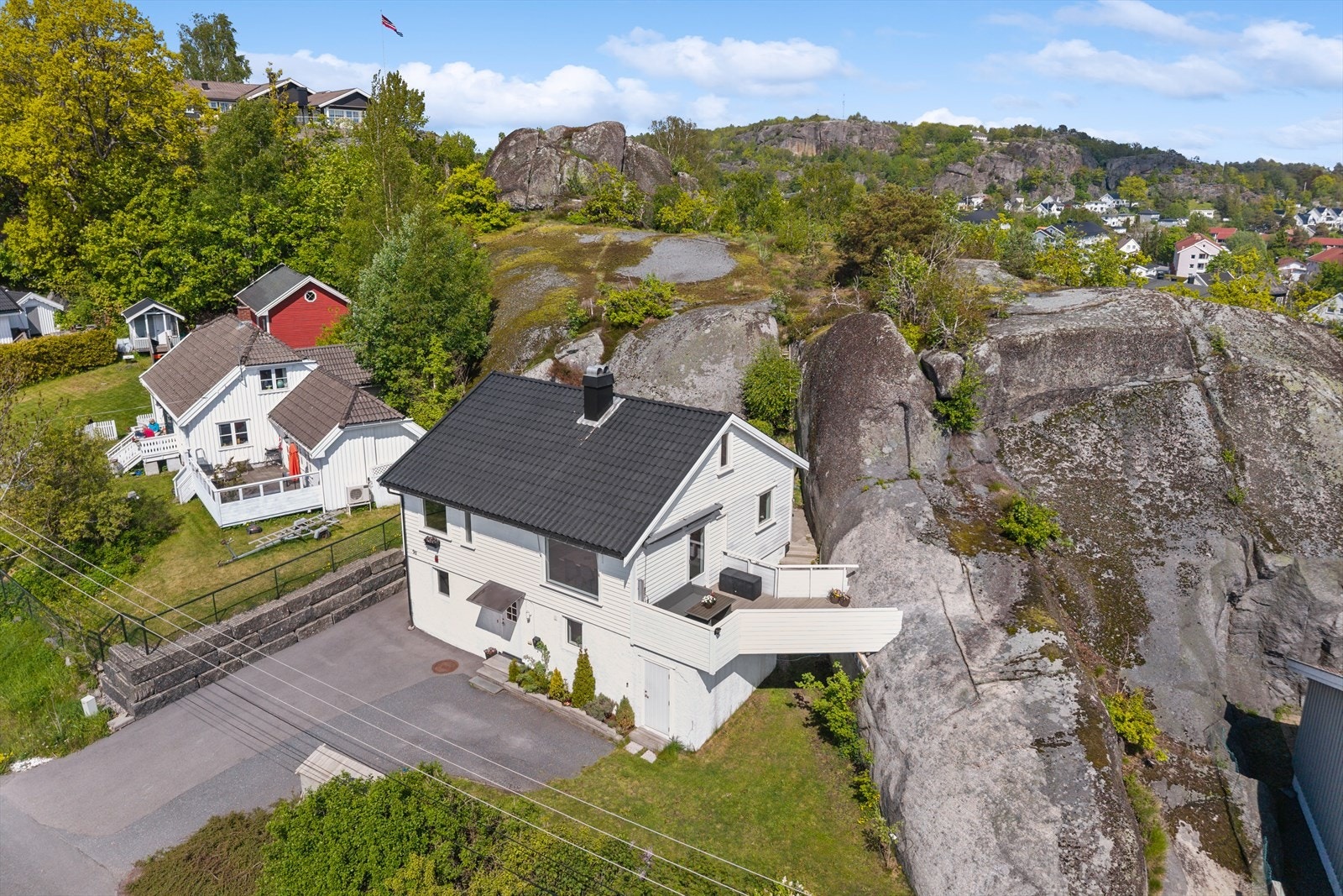Her bor du tilbaketrukket, men samtidig sentralt, med kort vei til både natur og byliv. Galleribilde