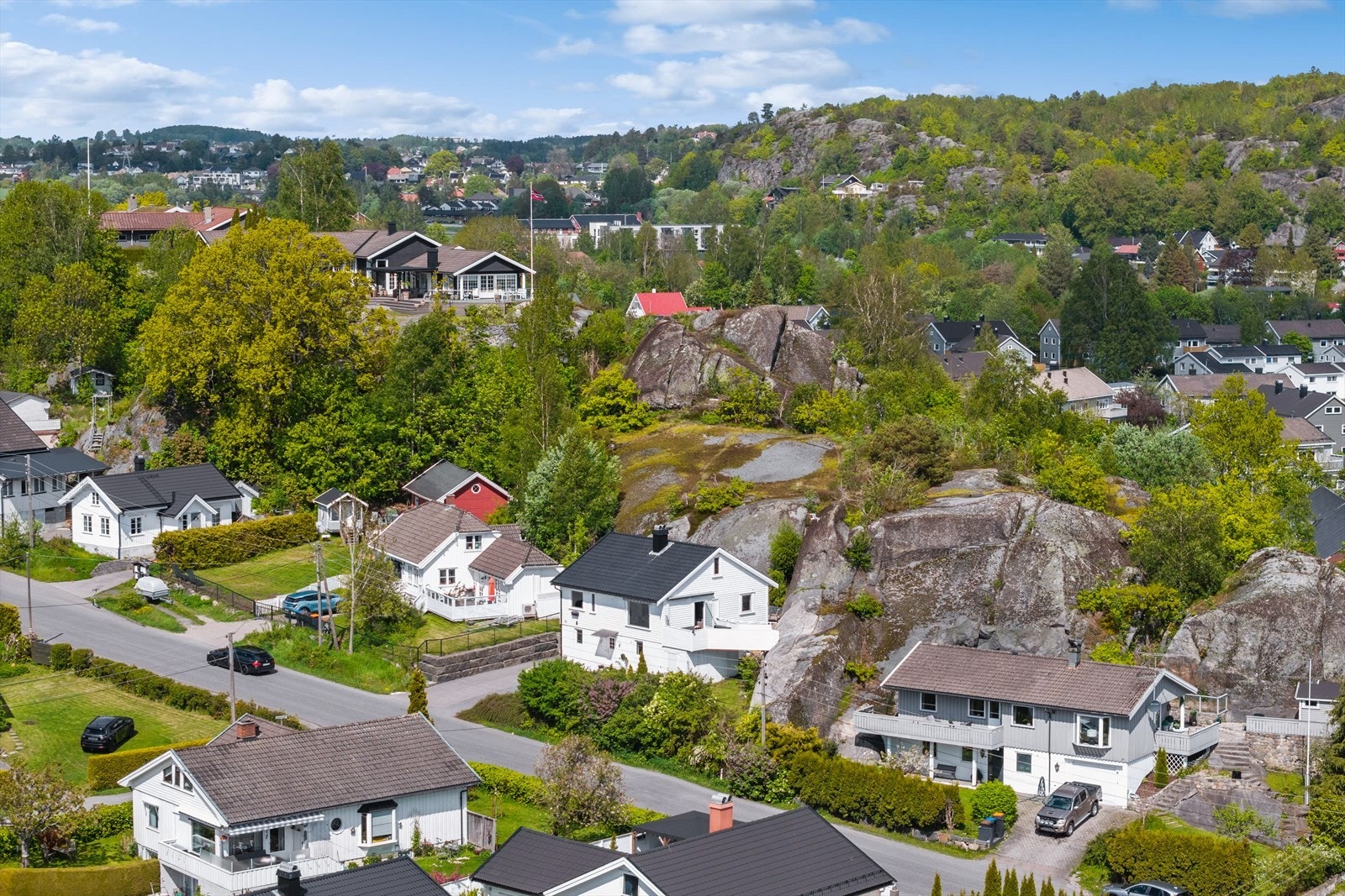 De åpne grøntarealene, turstiene, lekeplassene og treningsmulighetene gir rom for både lek og bevegelse året rundt. Galleribilde