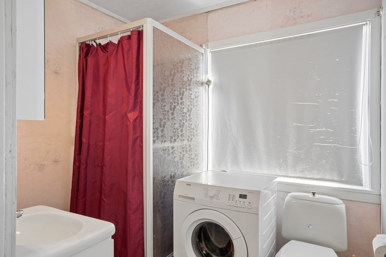 Vannrørene frem til badet ble skiftet til rør-i-rør-system i 2024. Galleribilde