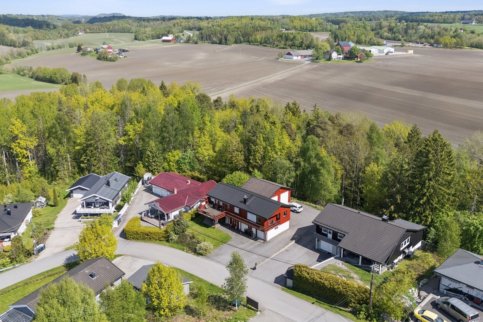 Herfra er det kort vei til flotte tur- og friluftsområder med merkede stier og skiløyper om vinteren. Galleribilde