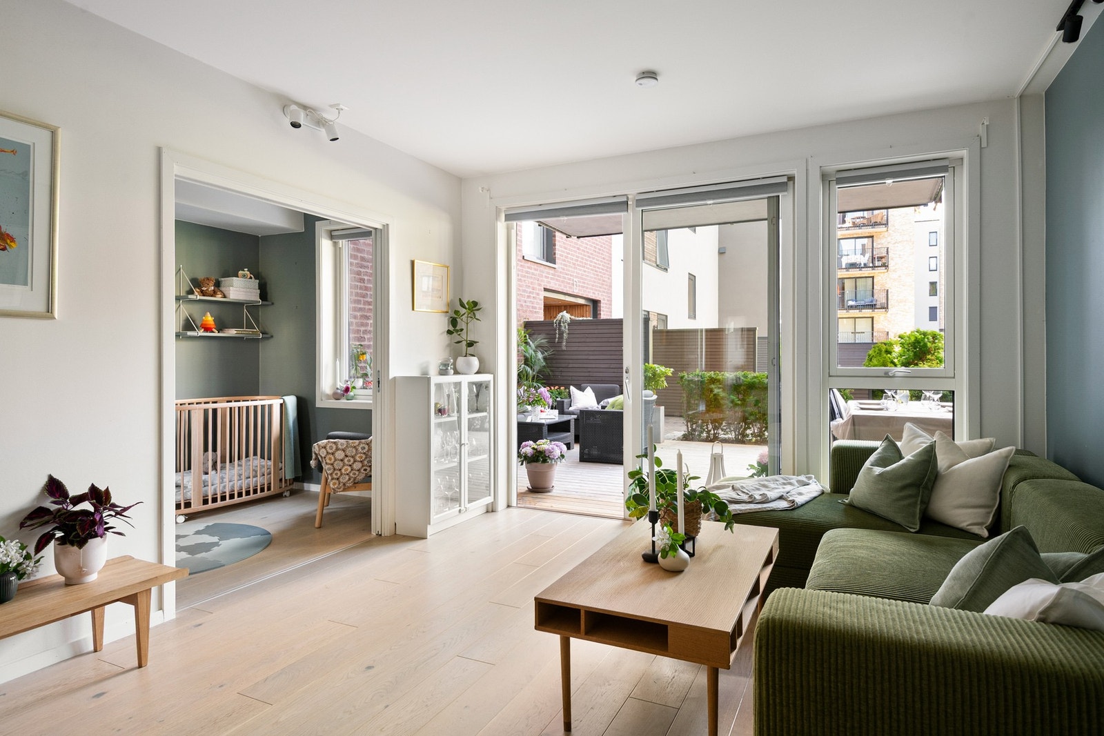 De store vindusflatene slipper inn rikelig med dagslys Galleribilde