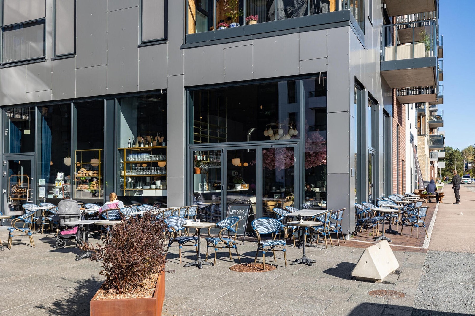 Området byr på flere restauranter Galleribilde