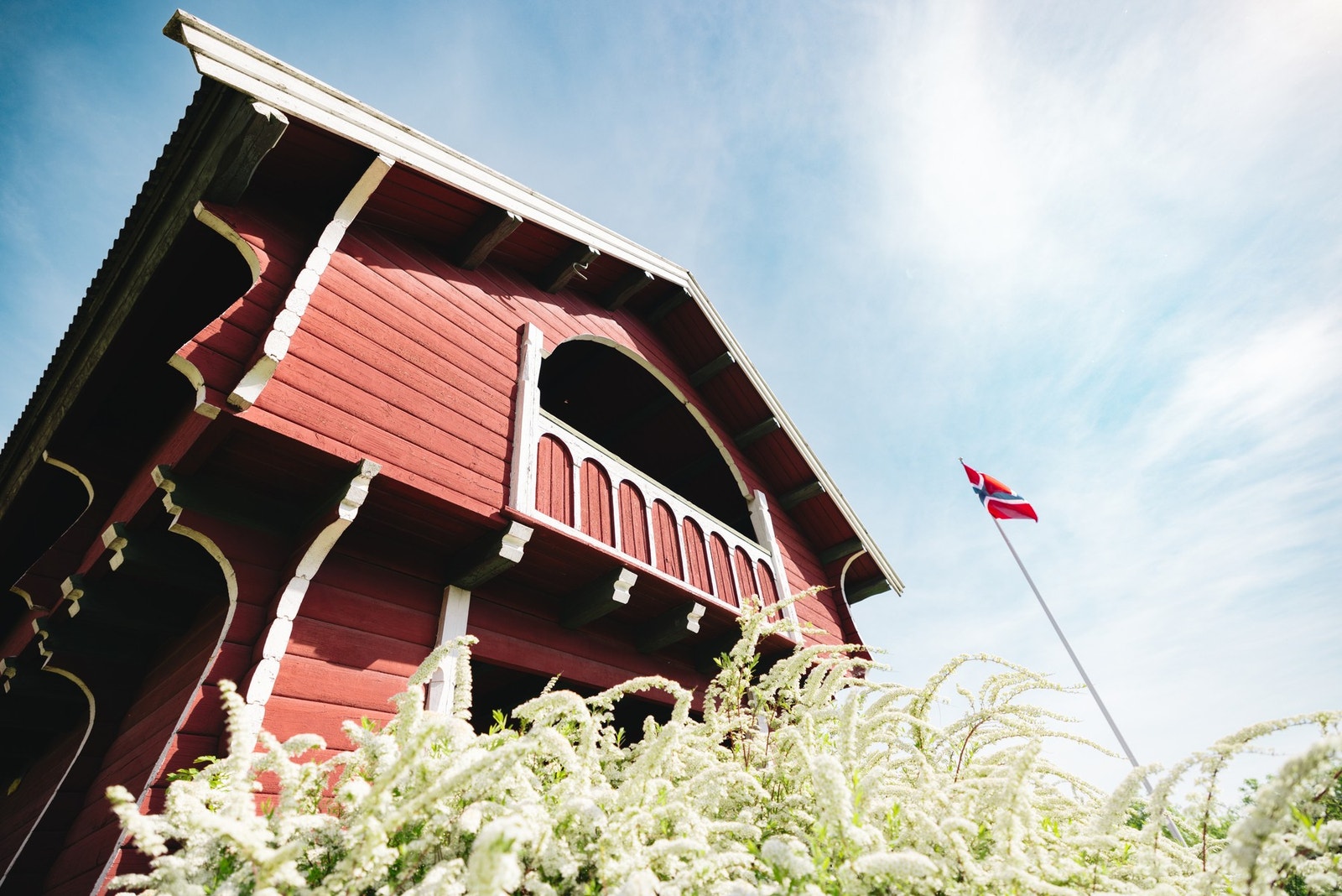 Beliggenheten, med en perfekt balanse mellom tilgang til skog og sjø, gjør denne eiendommen til et ekte drømmested Galleribilde