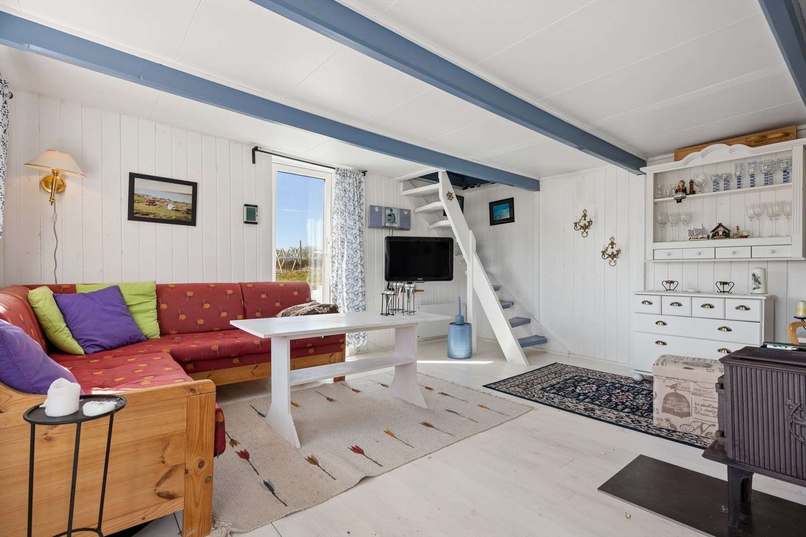 Alt som står igjen ved visning følger med salget. Galleribilde