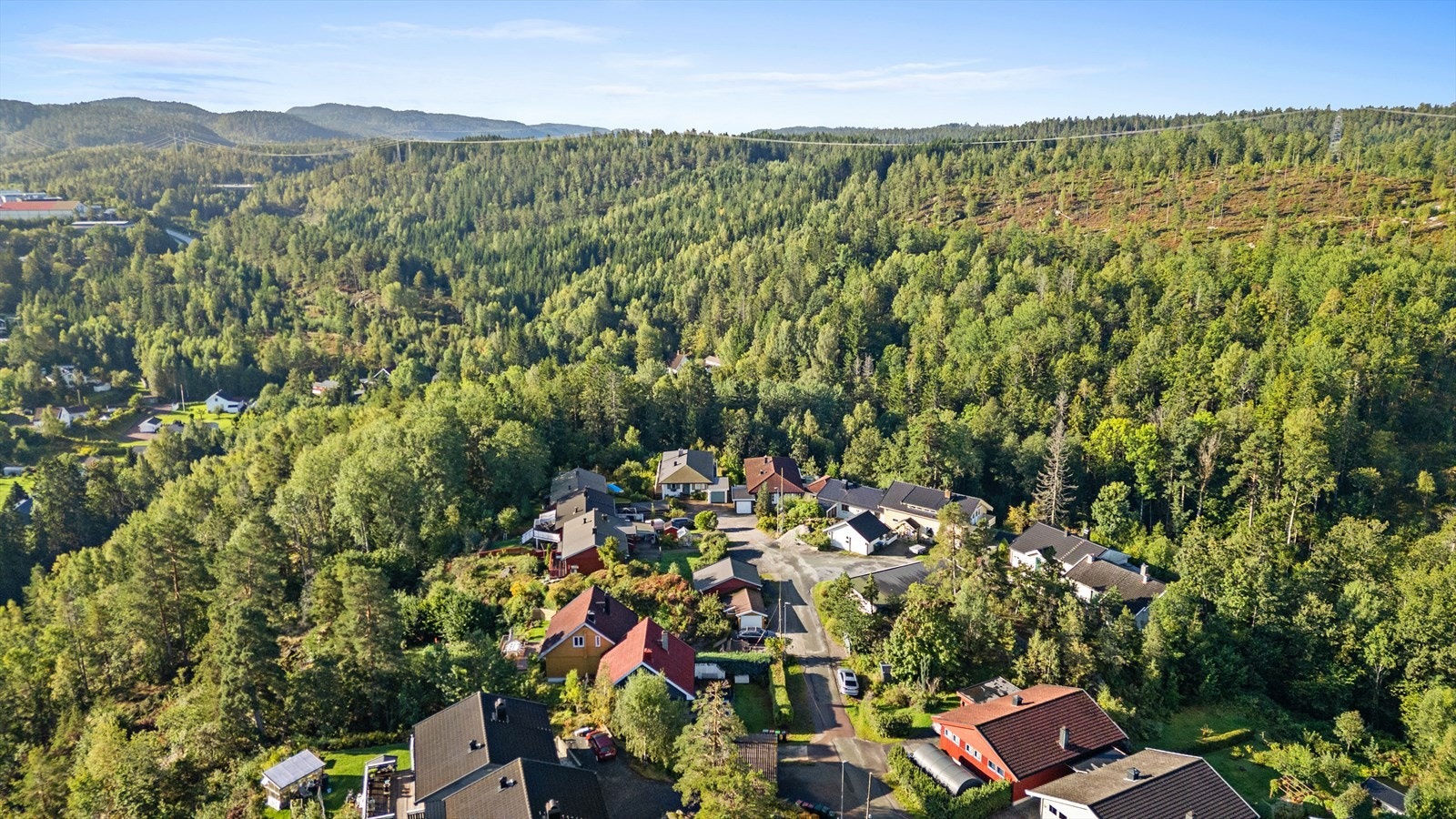 For den turglade er det umiddelbar tilgang til skog og mark, med naturskjønne turer langs kyststien. Galleribilde