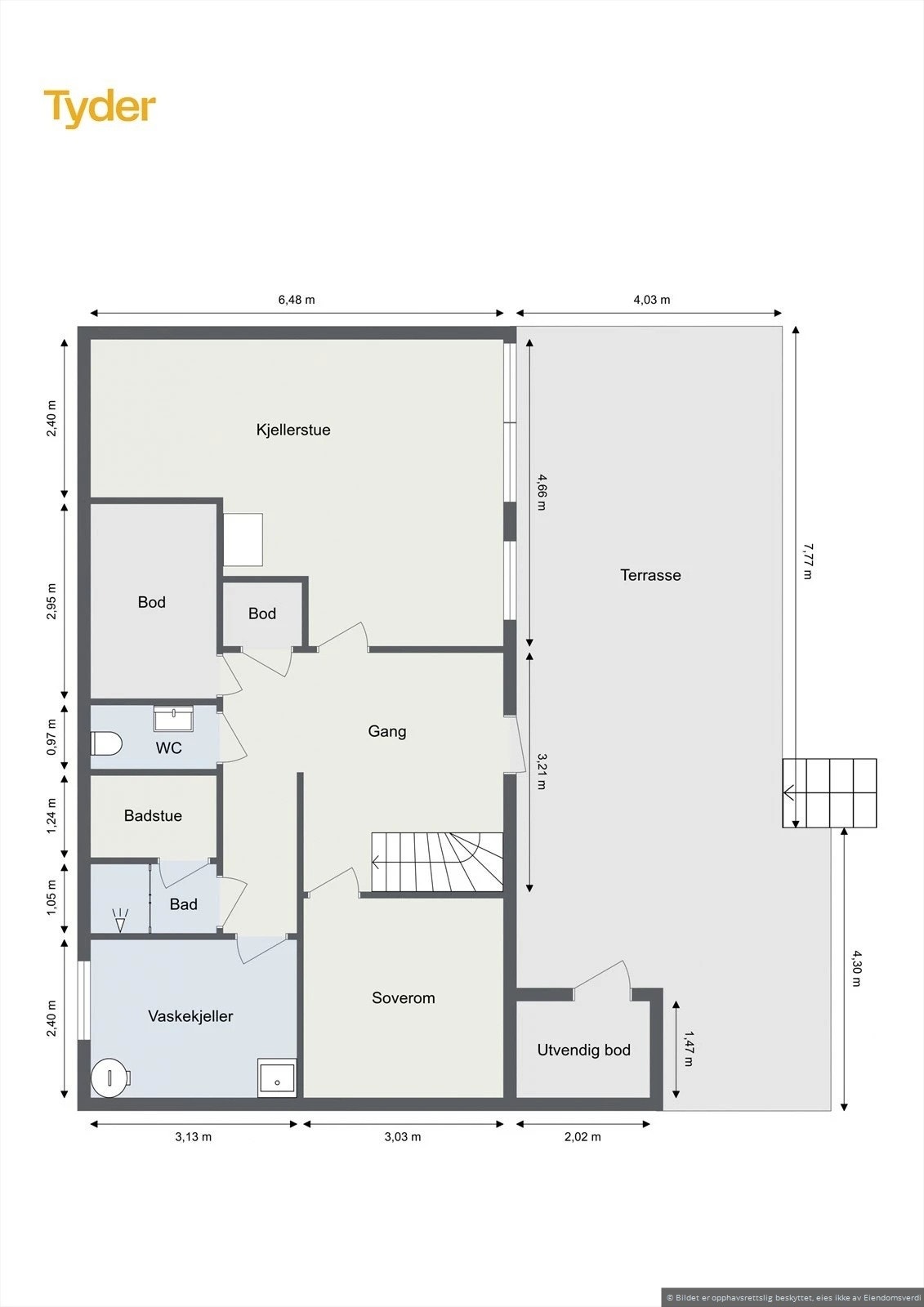 Underetasjen inneholder kjellerstue, bad, badstue, vaskekjeller, toalettrom, boder og et innredet rom. Herfra er det utgang til en stor terrasse. Galleribilde