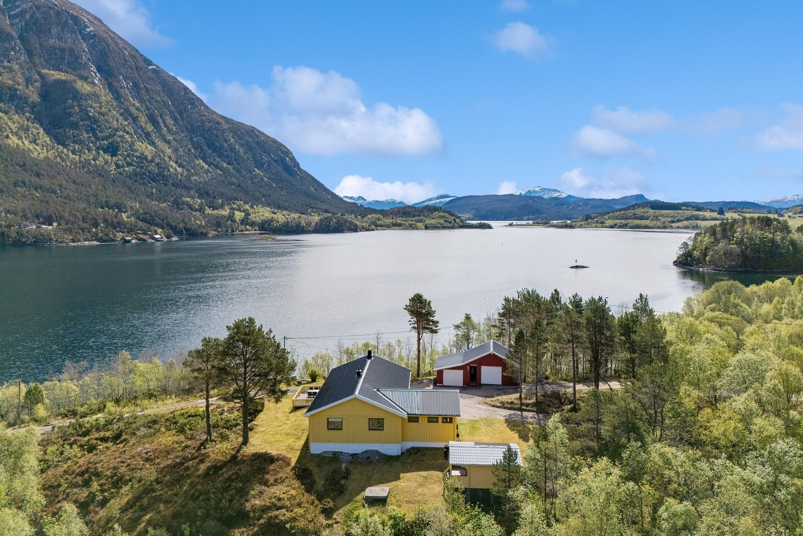 EiendomsMegler 1 v/Rune Johansen har gleden av å presentere Halsnesvegen 356! Foto: EFKT Galleribilde